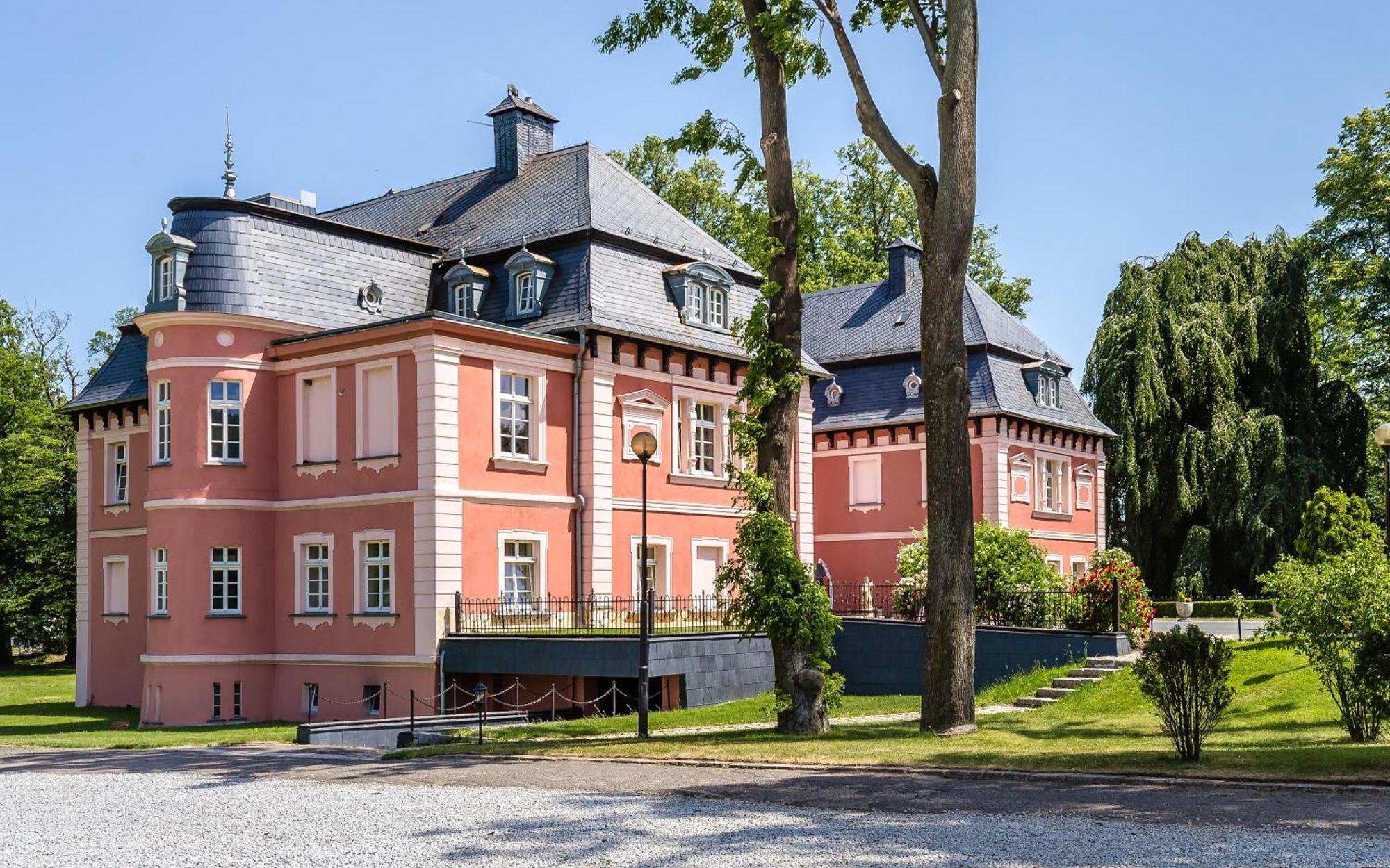Palac Spiz Milkow Kolo Karpacza 外观 照片